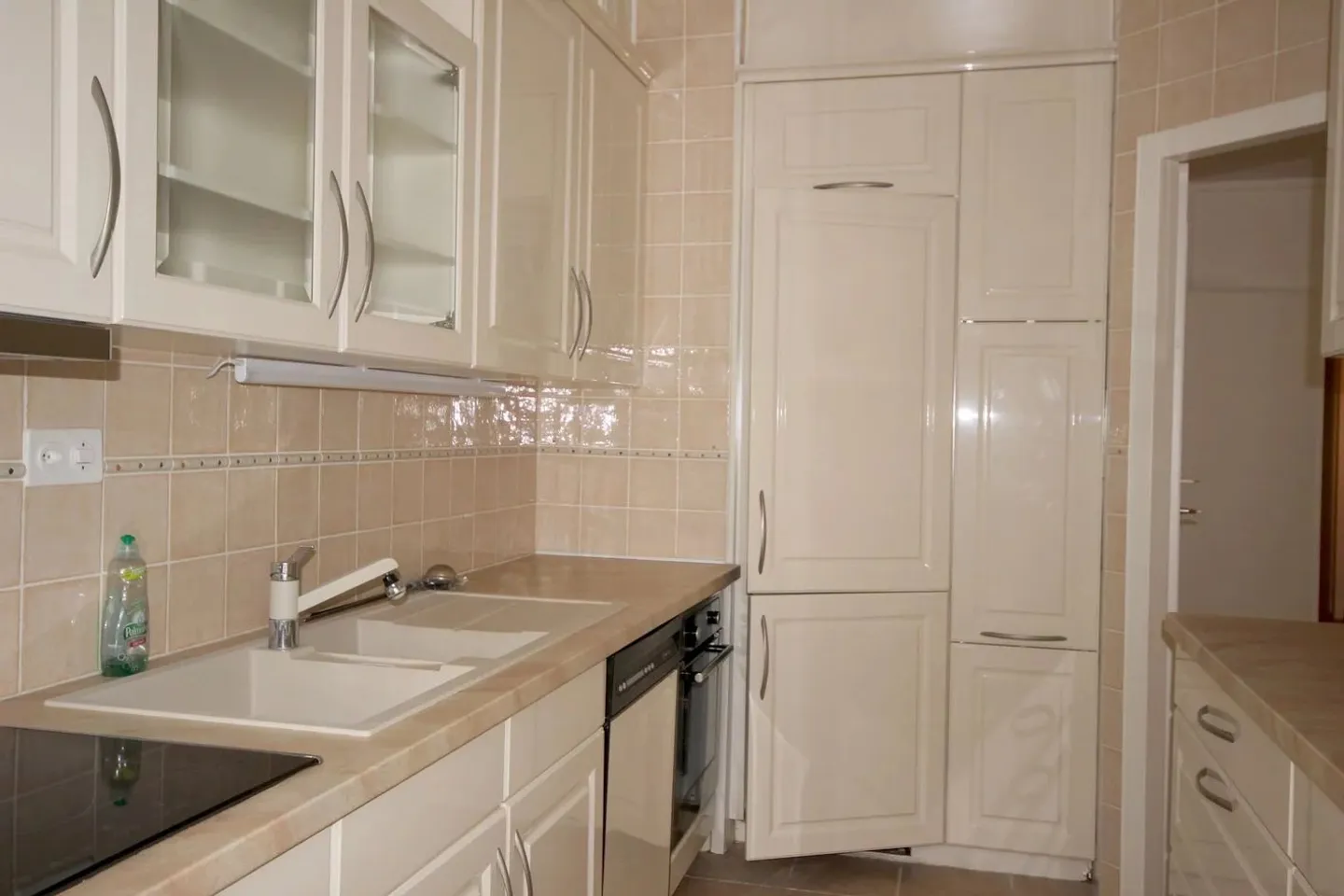 Geräumige 4-Zimmer-Wohnung ideal im Herzen von Pâquis gelegen. - Foto 4 von 5