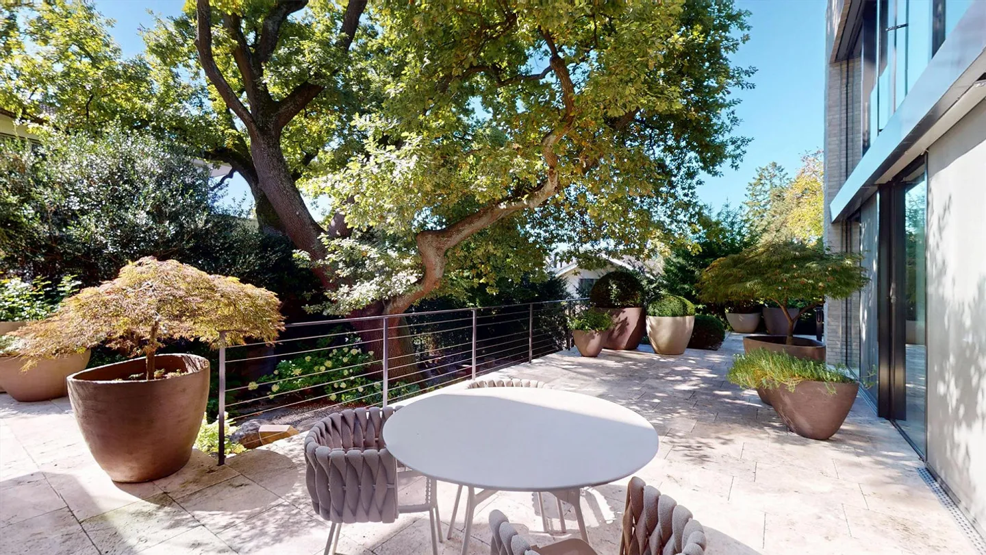 Esclusivo appartamento giardino di 6 stanze (235 mq) nella migliore posizione di Bottmingen con giardino da sogno privato - Foto 7 di 14