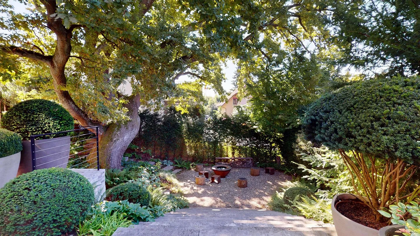 Esclusivo appartamento giardino di 6 stanze (235 mq) nella migliore posizione di Bottmingen con giardino da sogno privato - Foto 8 di 14