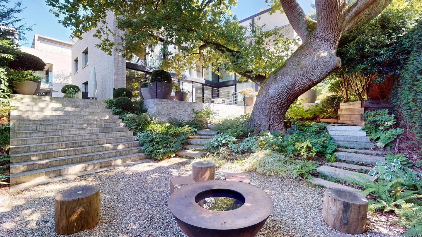 Esclusivo appartamento giardino di 6 stanze (235 mq) nella migliore posizione di Bottmingen con giardino da sogno privato - Foto 9 di 14