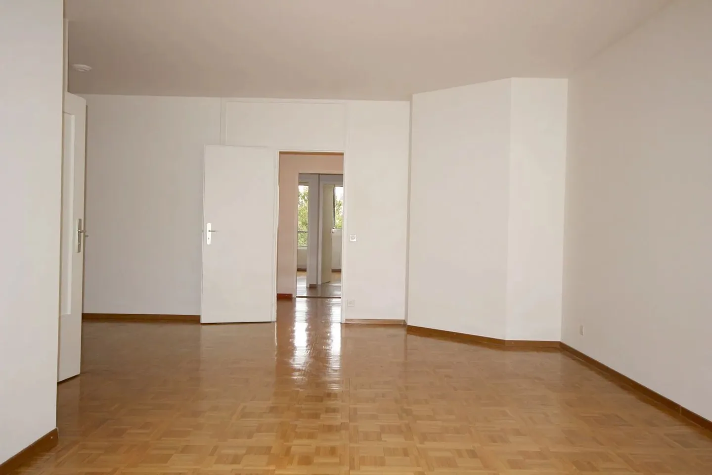 Geräumige 4-Zimmer-Wohnung ideal im Herzen von Pâquis gelegen. - Foto 3 von 5