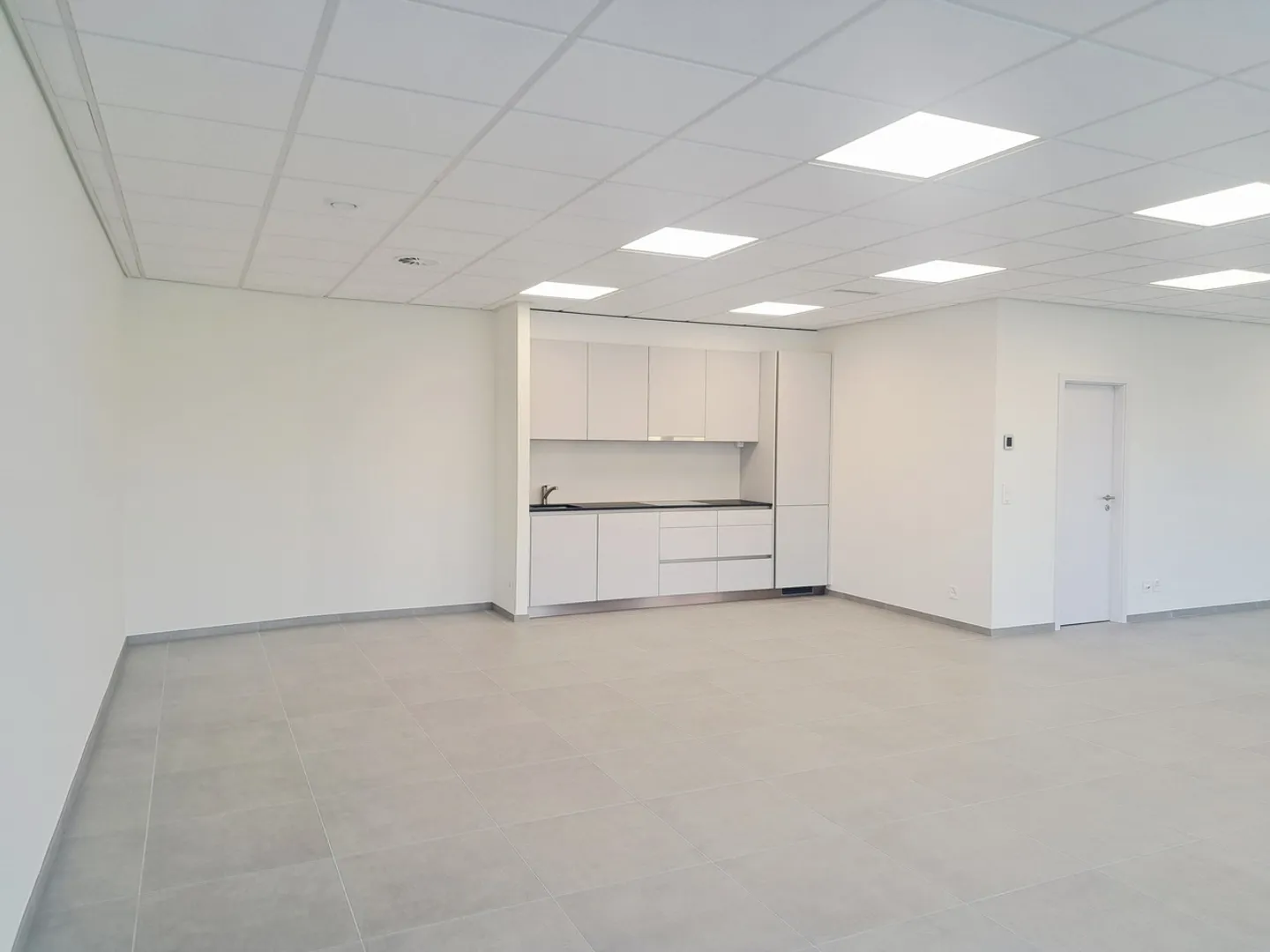 Mischgenutztes Gebäude mieten - Foto 2 von 13