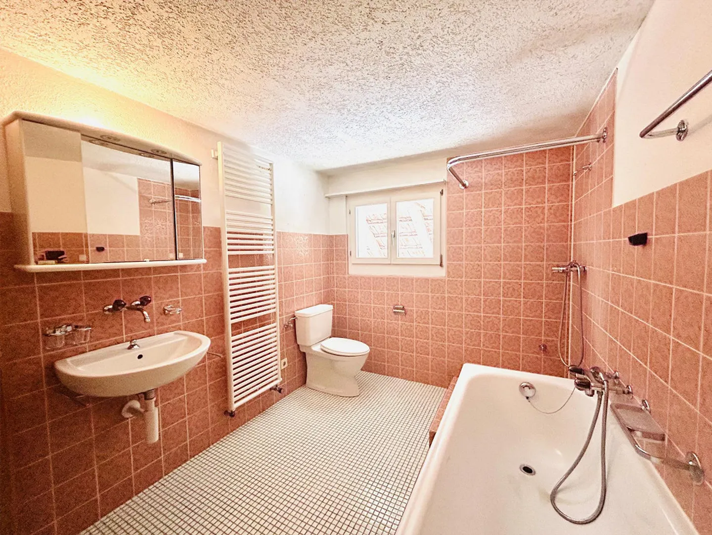 Wohnhaus mit Scheune - Foto 16 von 25