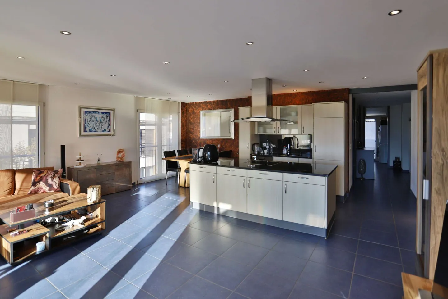 Layout spazioso in una posizione centrale - Foto 2 di 7