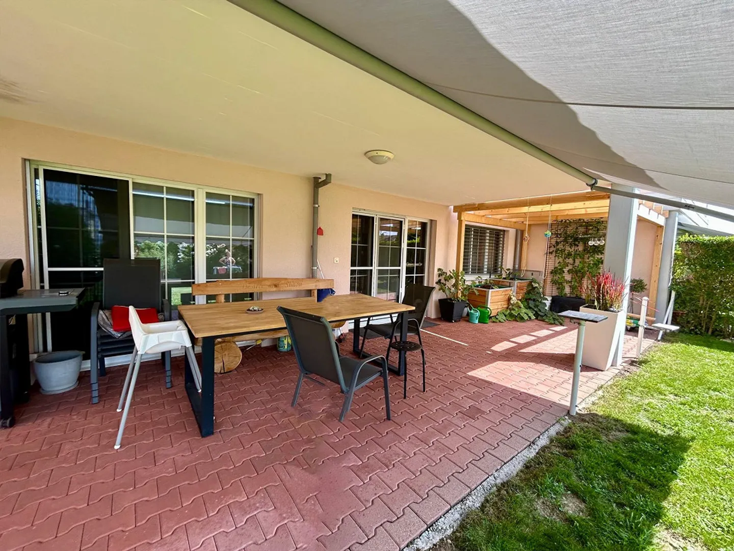Appartement en rez-de-chaussée avec grand espace de vie - Photo 3 sur 13