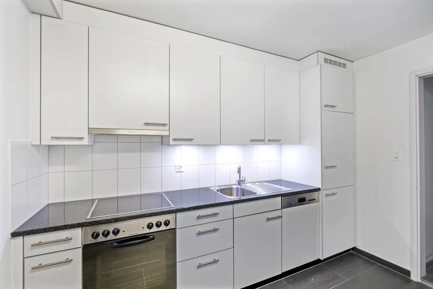 Jolie appartement près du centre-ville - Photo 2 sur 12