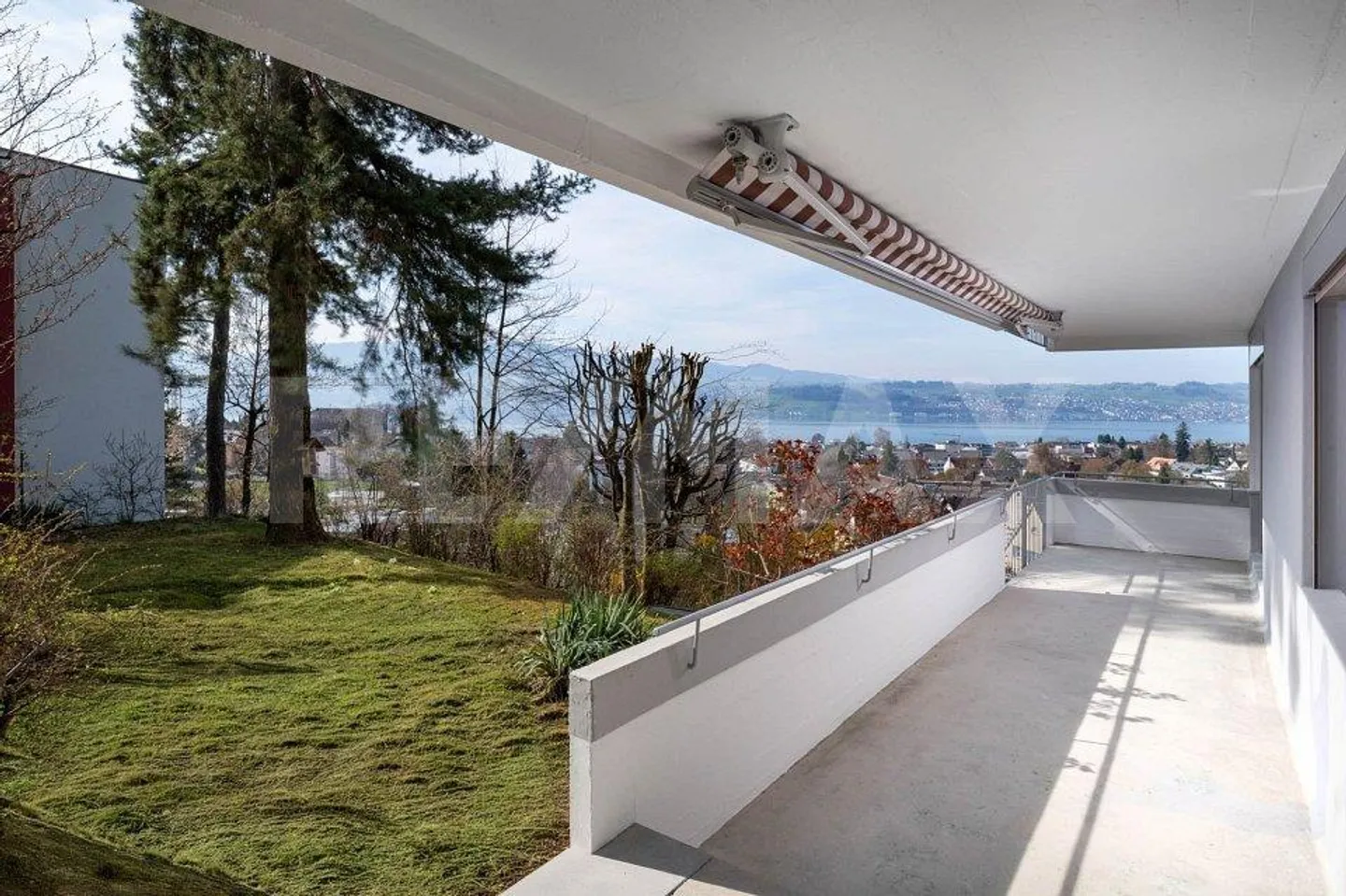 Traumlage mit unverbaubarer See- und Bergsicht - Foto 1 di 13