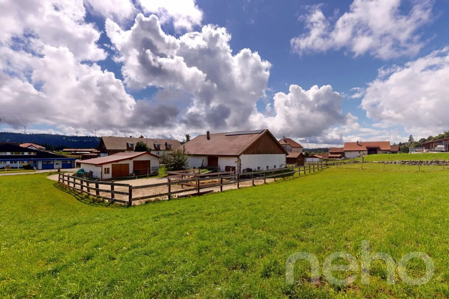 Grande ferme idéale pour les amoureux de chevaux - Photo 2 sur 12