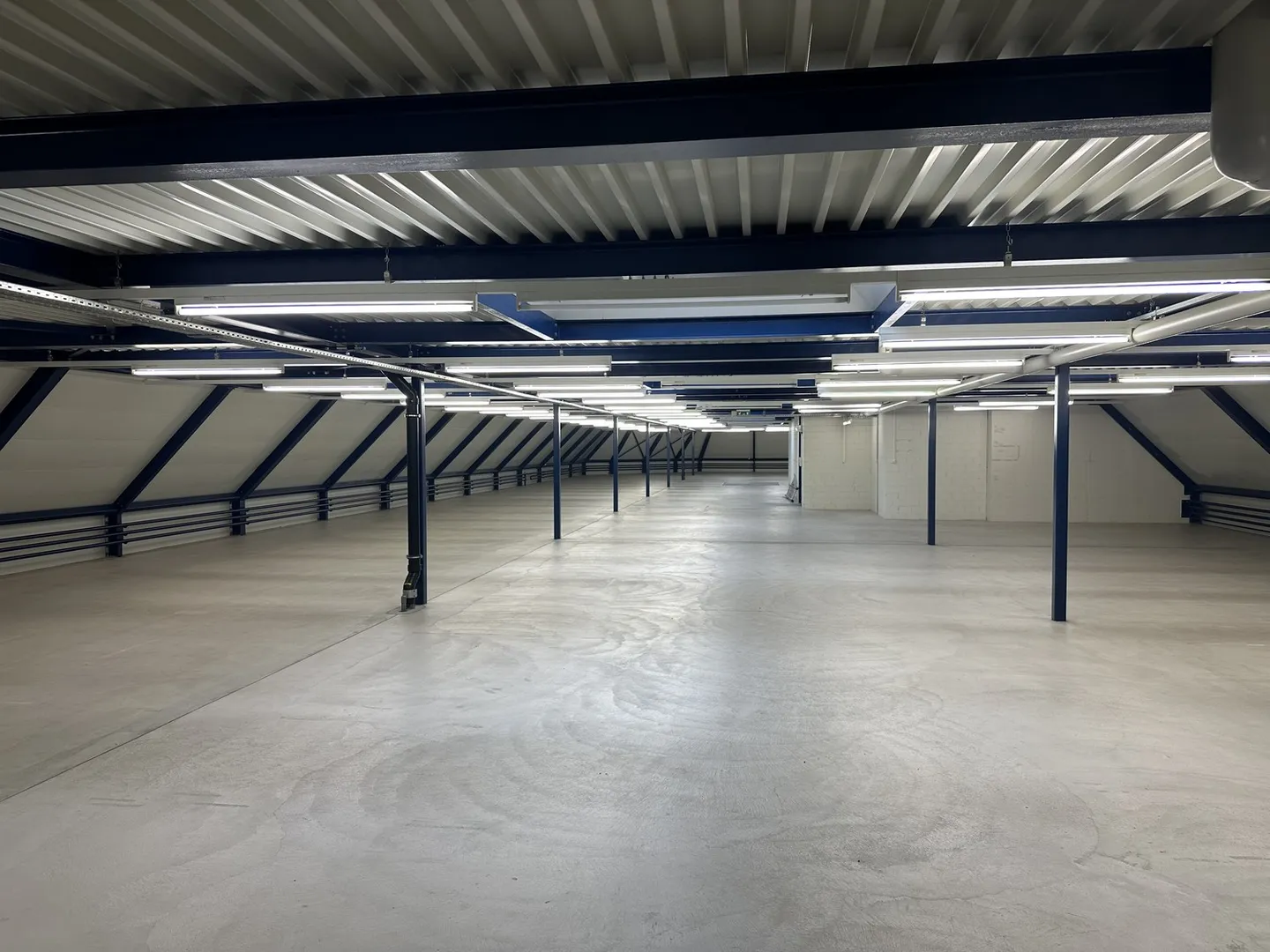 Office or Warehouse? Flexible Solutions with Potential in Bassersdorf - Photo 3 of 9