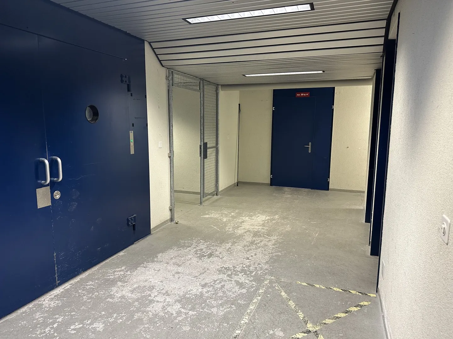 Office or Warehouse? Flexible Solutions with Potential in Bassersdorf - Photo 6 of 9