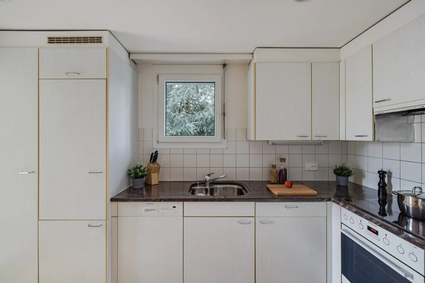 Spacious Apartment - Ideal for Shared Living - Photo 9 of 12