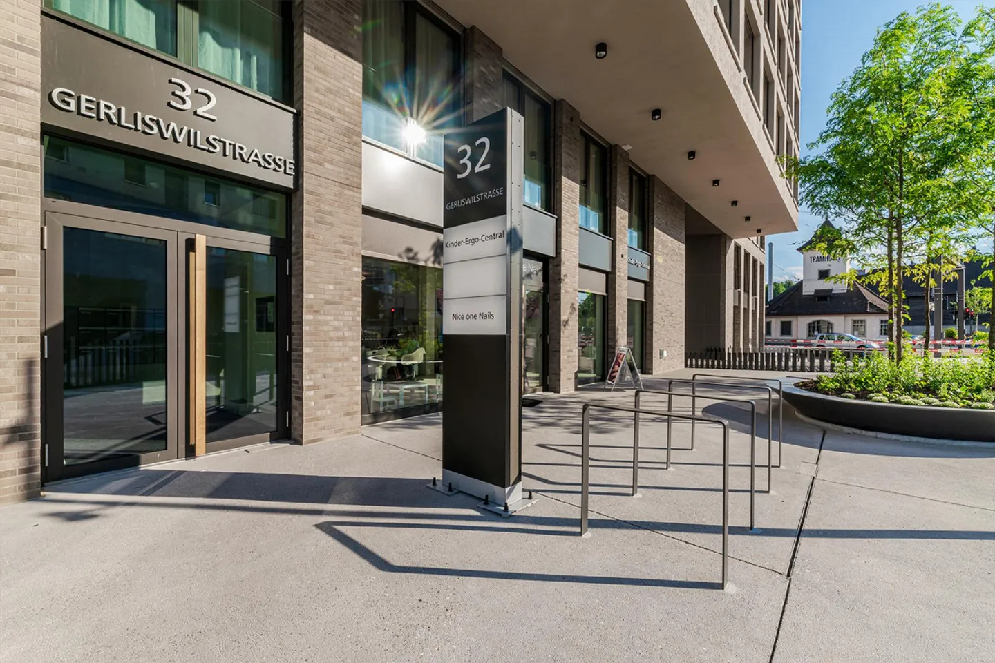 CENTRAL PLAZA Emmenbrücke - Spacious apartment seeks tenant! - Photo 1 of 10