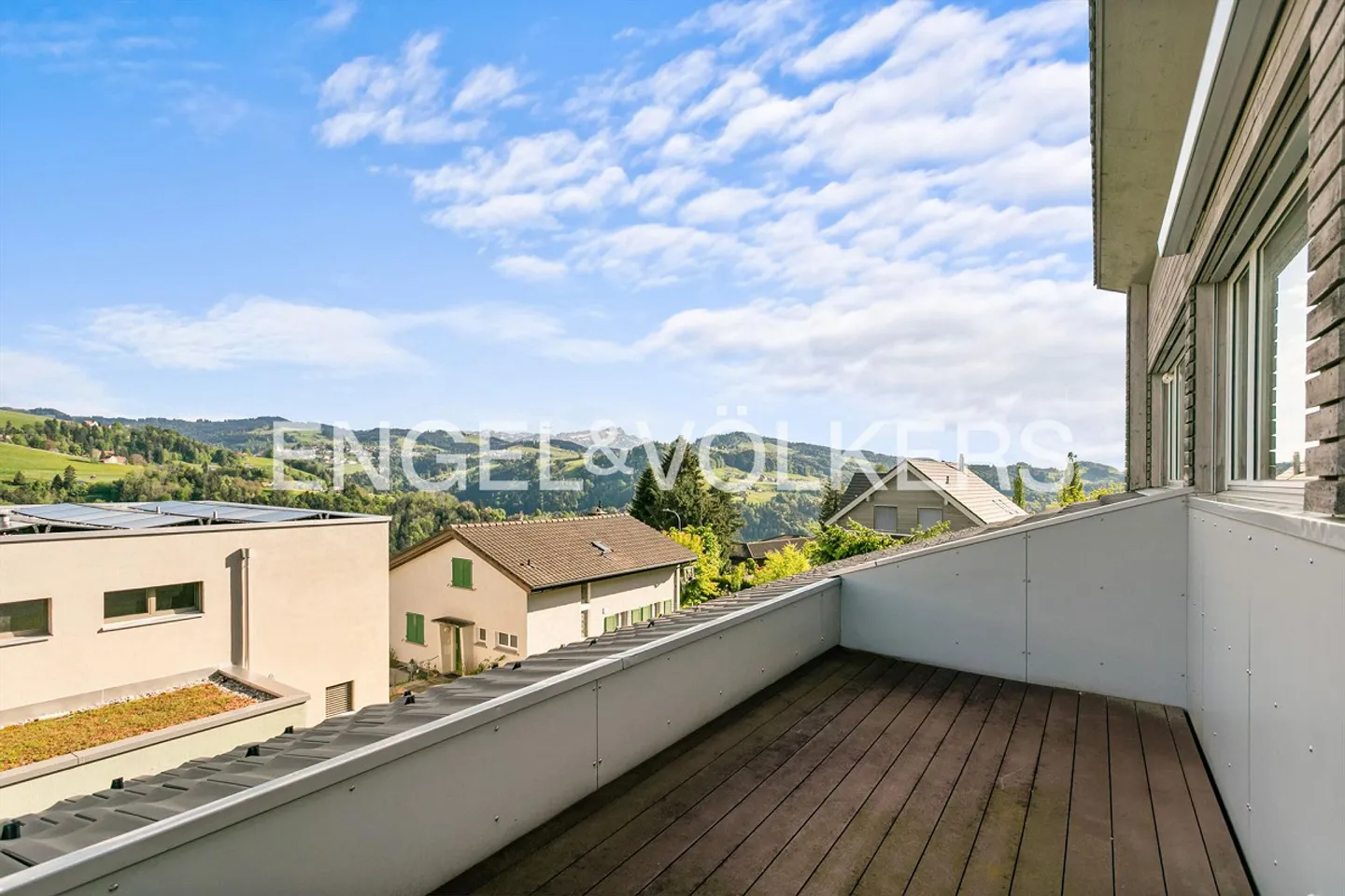Spacious Home in a Quiet Location - Photo 4 of 10