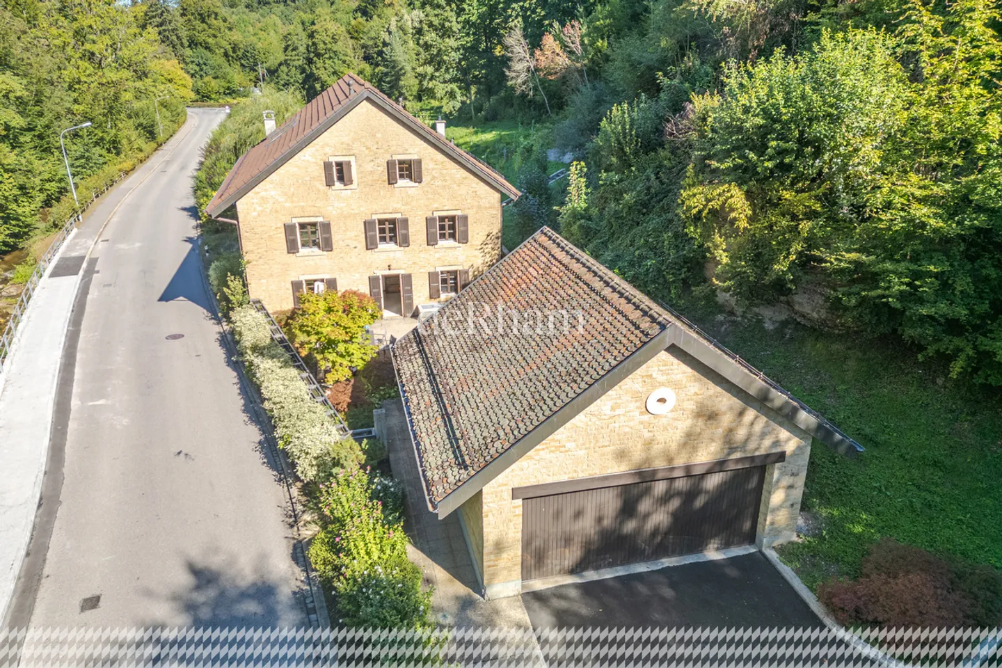 Propriété unique rénovée de 406 m² 
au cœur de la nature  - Photo 1 sur 15