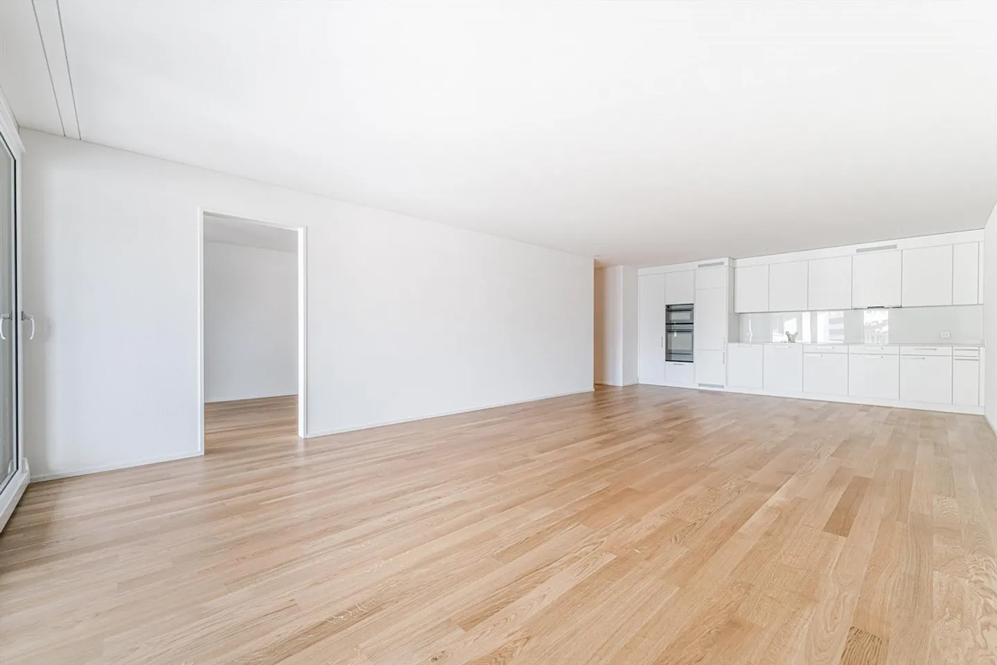 CENTRAL PLAZA Emmenbrücke - Spacious apartment seeks tenant! - Photo 2 of 10