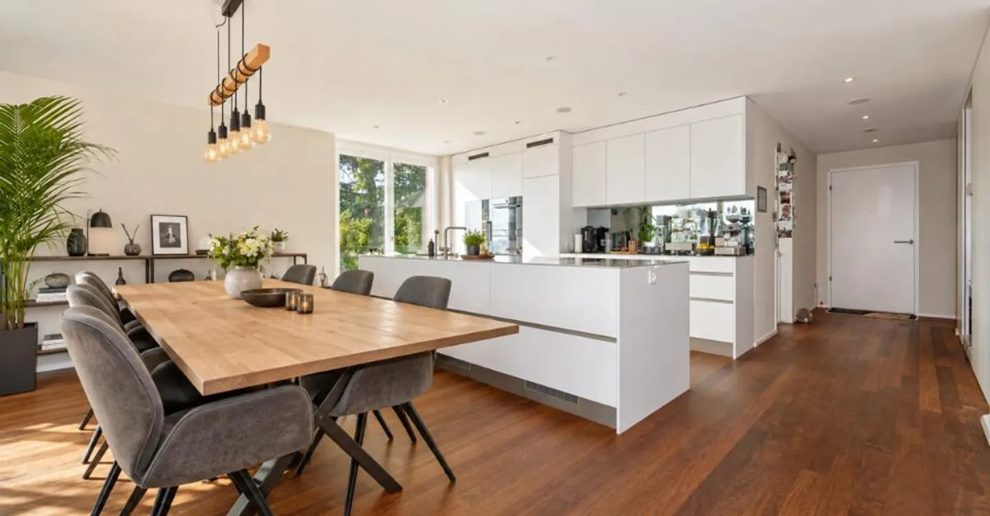 Spacious condominium with elegant architecture in Kloten - Photo 3 of 5