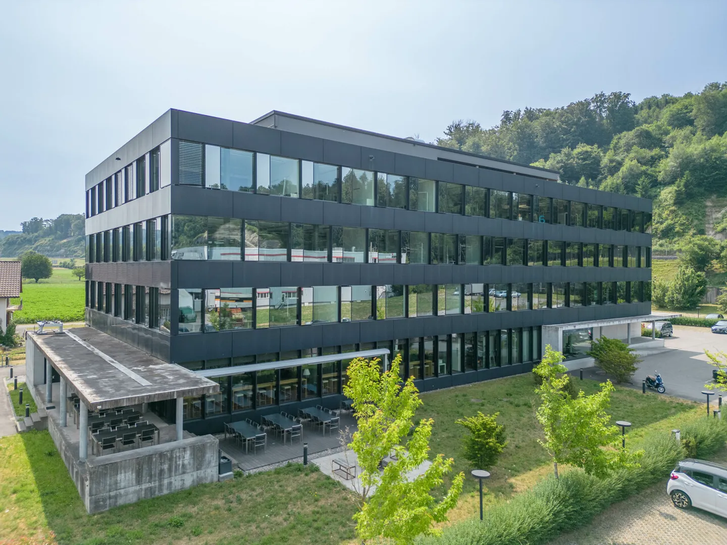 Gut erschlossenes Bürogeschoss mit umfangreichen Annehmlichkeiten - Foto 2 von 8