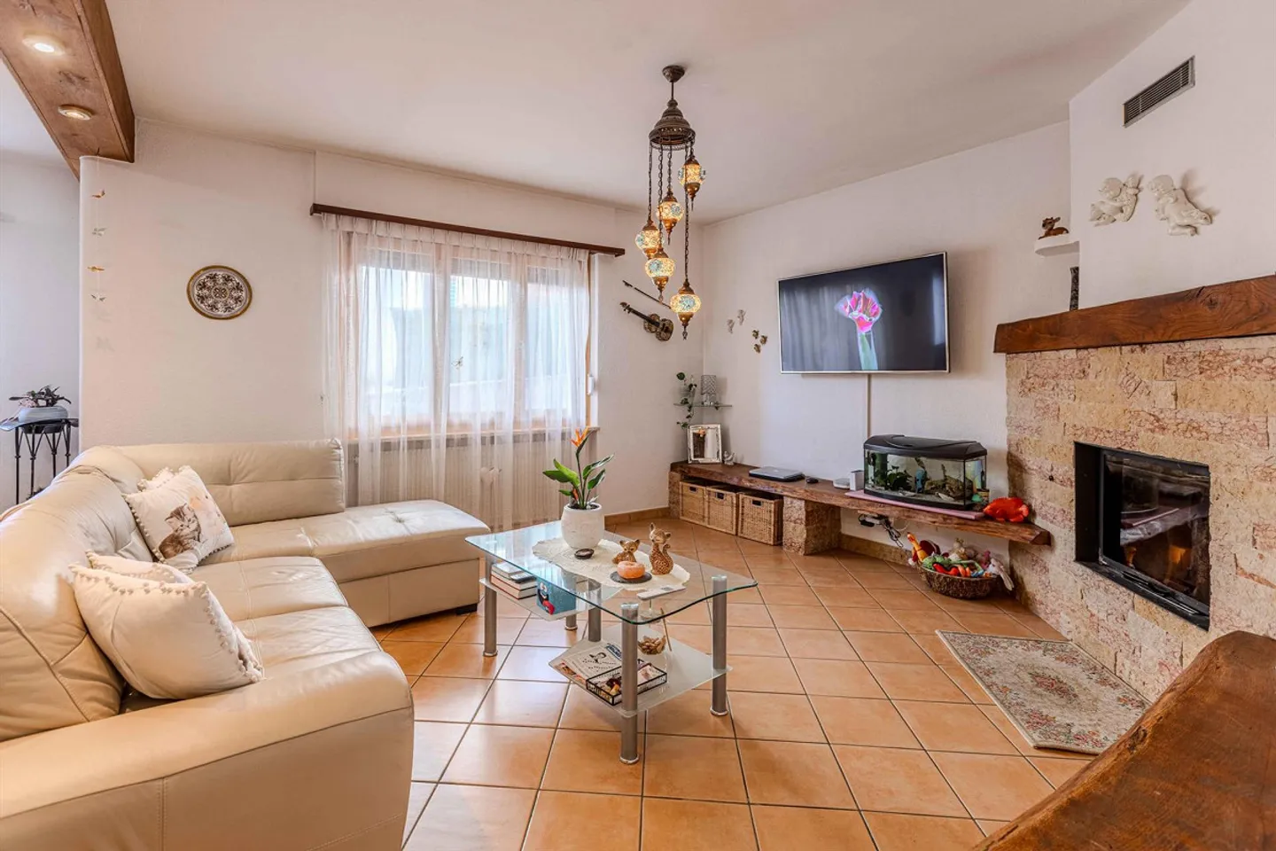 GERÄUMIGE VILLA MIT 6,5 ZIMMERN IM GRÜNEN IN BRENO - Foto 2 von 9