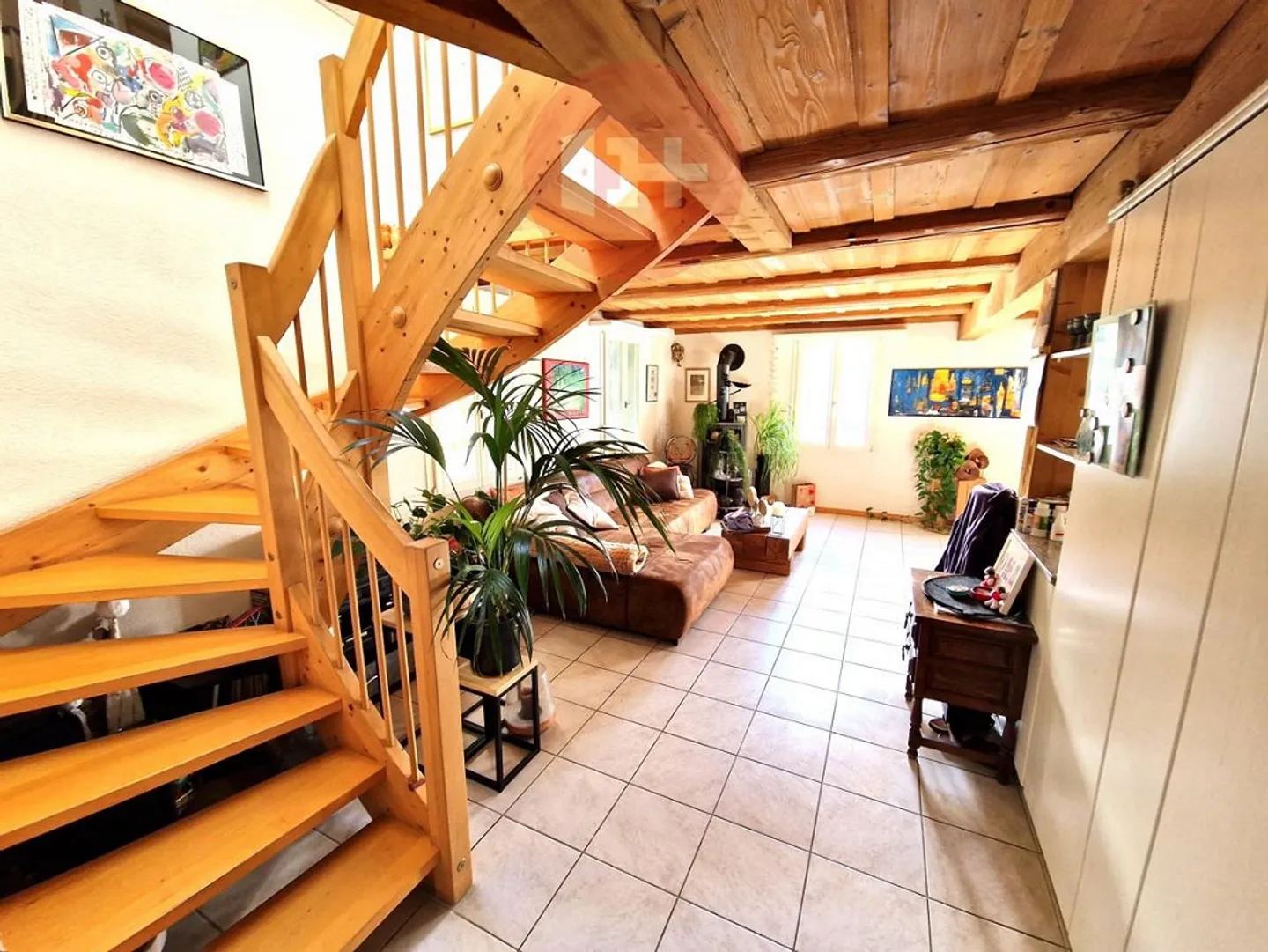 BIJOU RUSTIQUE DE 5 CHAMBRES SUR 2 ÉTAGES AVEC POÊLE SUÉDOIS ! - Photo 1 sur 8