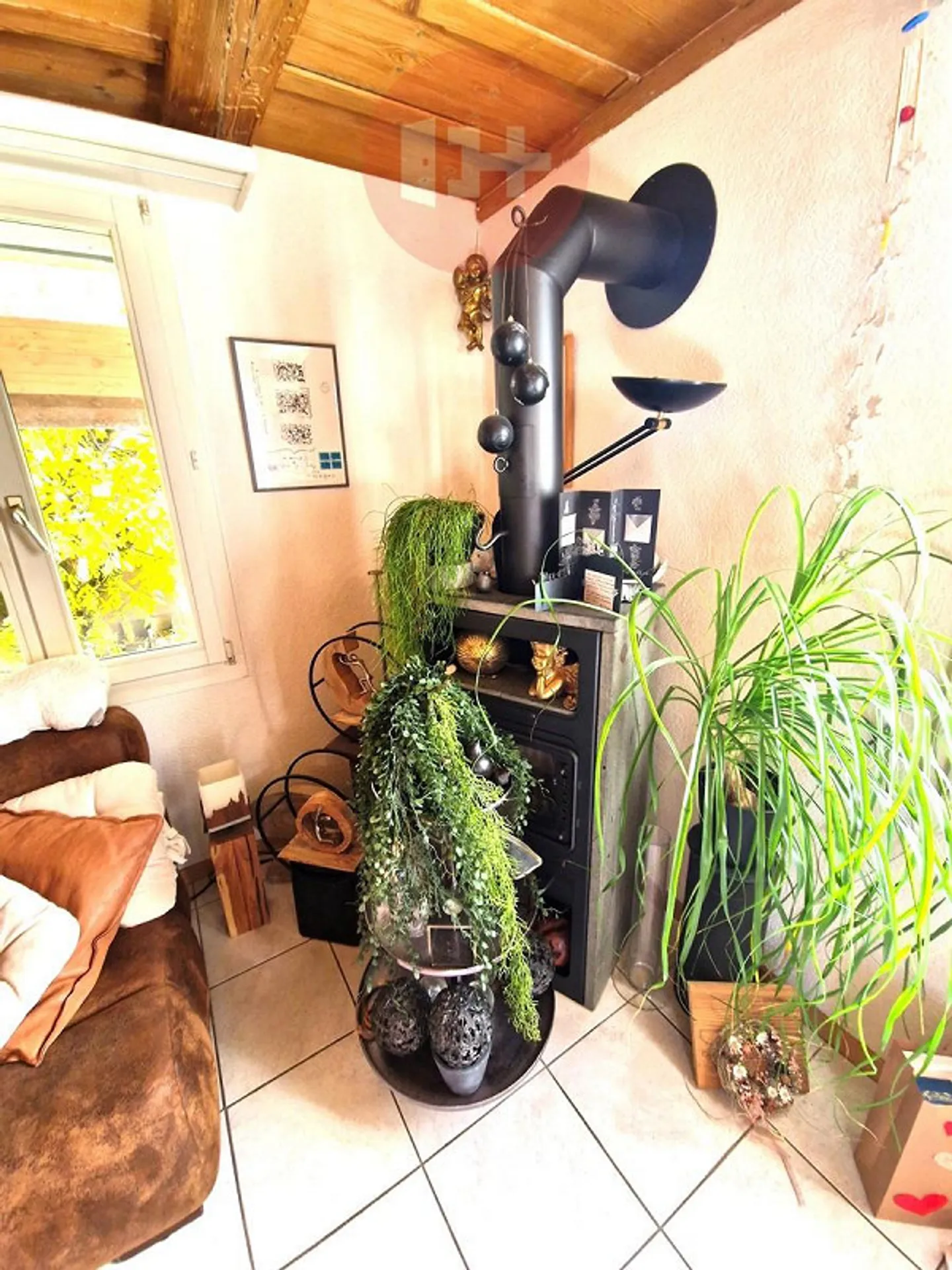 BIJOU RUSTIQUE DE 5 CHAMBRES SUR 2 ÉTAGES AVEC POÊLE SUÉDOIS ! - Photo 3 sur 8