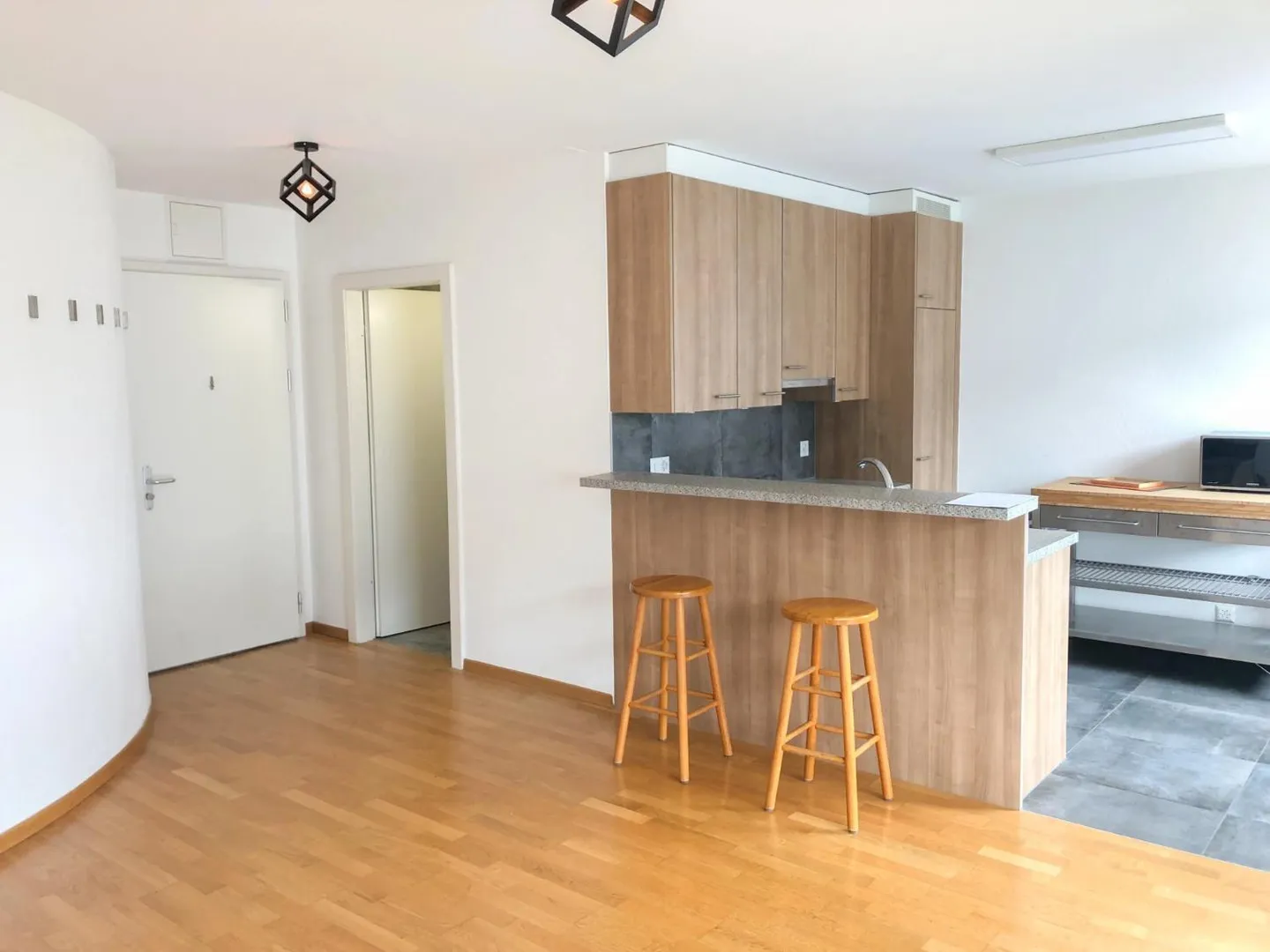 Bel appartement de 2,5 pièces près du centre-ville et des commodités. - Photo 3 sur 8