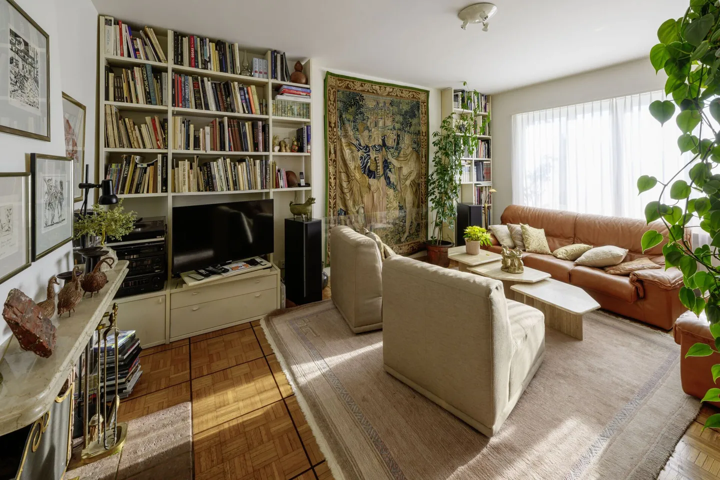 Semi-Detached House with Unobstructed Views of the Alps and Lake Zurich - Photo 2 of 12