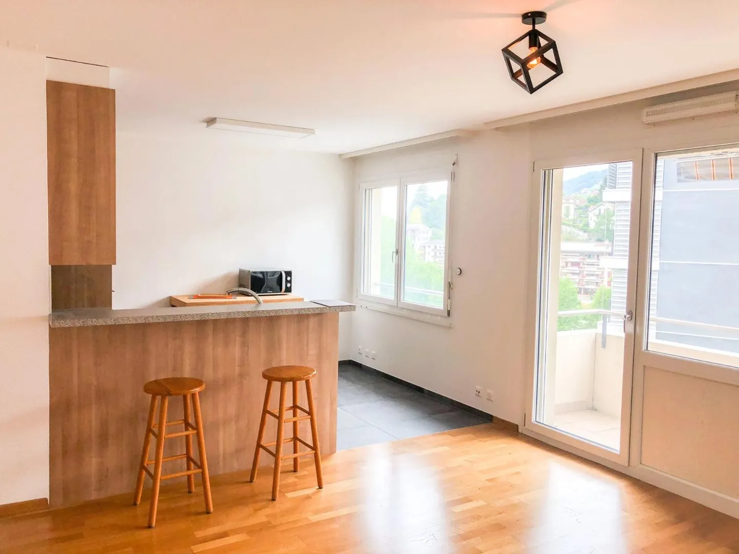Bel appartement de 2,5 pièces près du centre-ville et des commodités. - Photo 1 sur 8