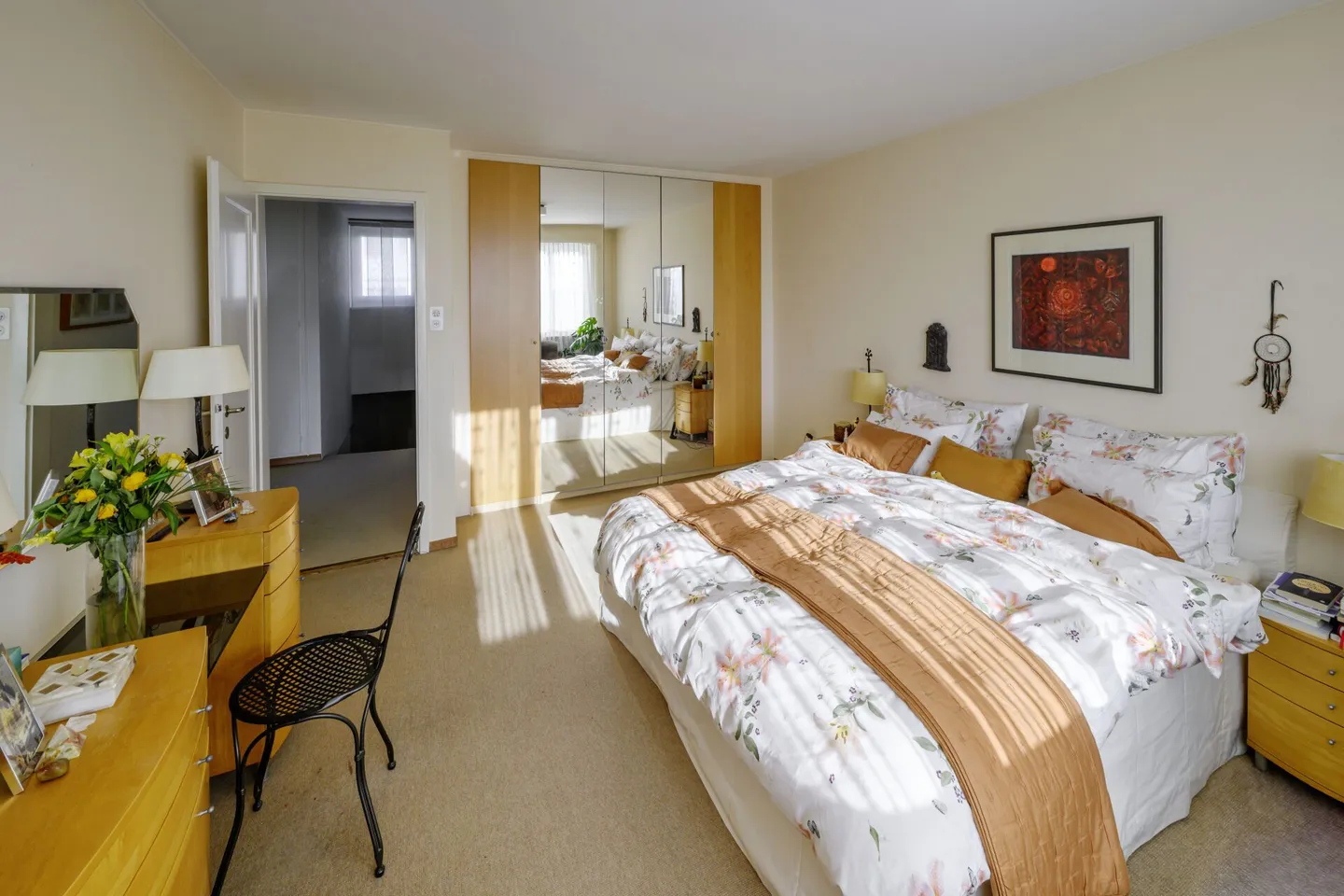 Semi-Detached House with Unobstructed Views of the Alps and Lake Zurich - Photo 7 of 12