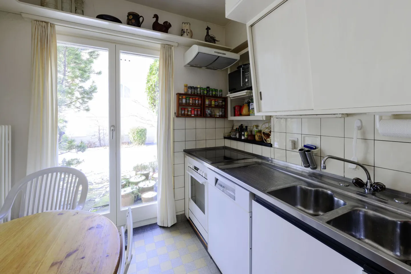 Semi-Detached House with Unobstructed Views of the Alps and Lake Zurich - Photo 5 of 12