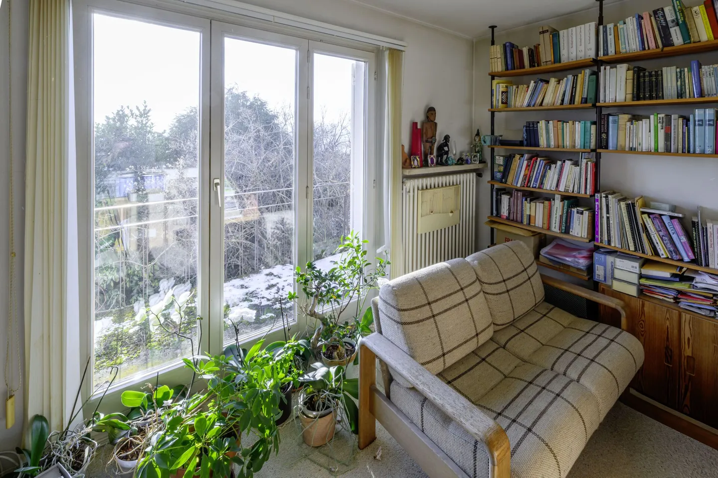 Semi-Detached House with Unobstructed Views of the Alps and Lake Zurich - Photo 8 of 12