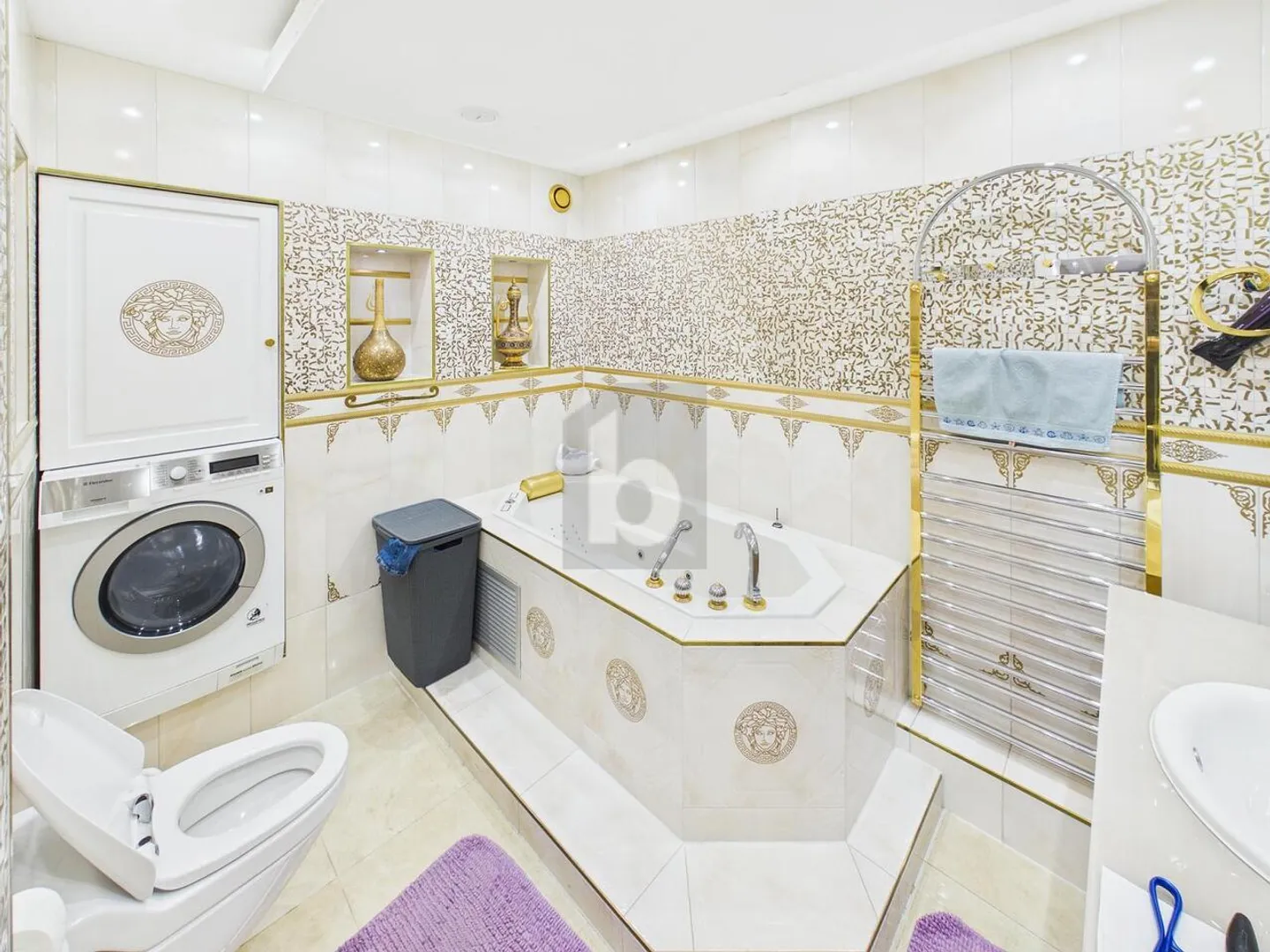 MODERN IN CENTRAL LOCATION - Photo 3 of 6