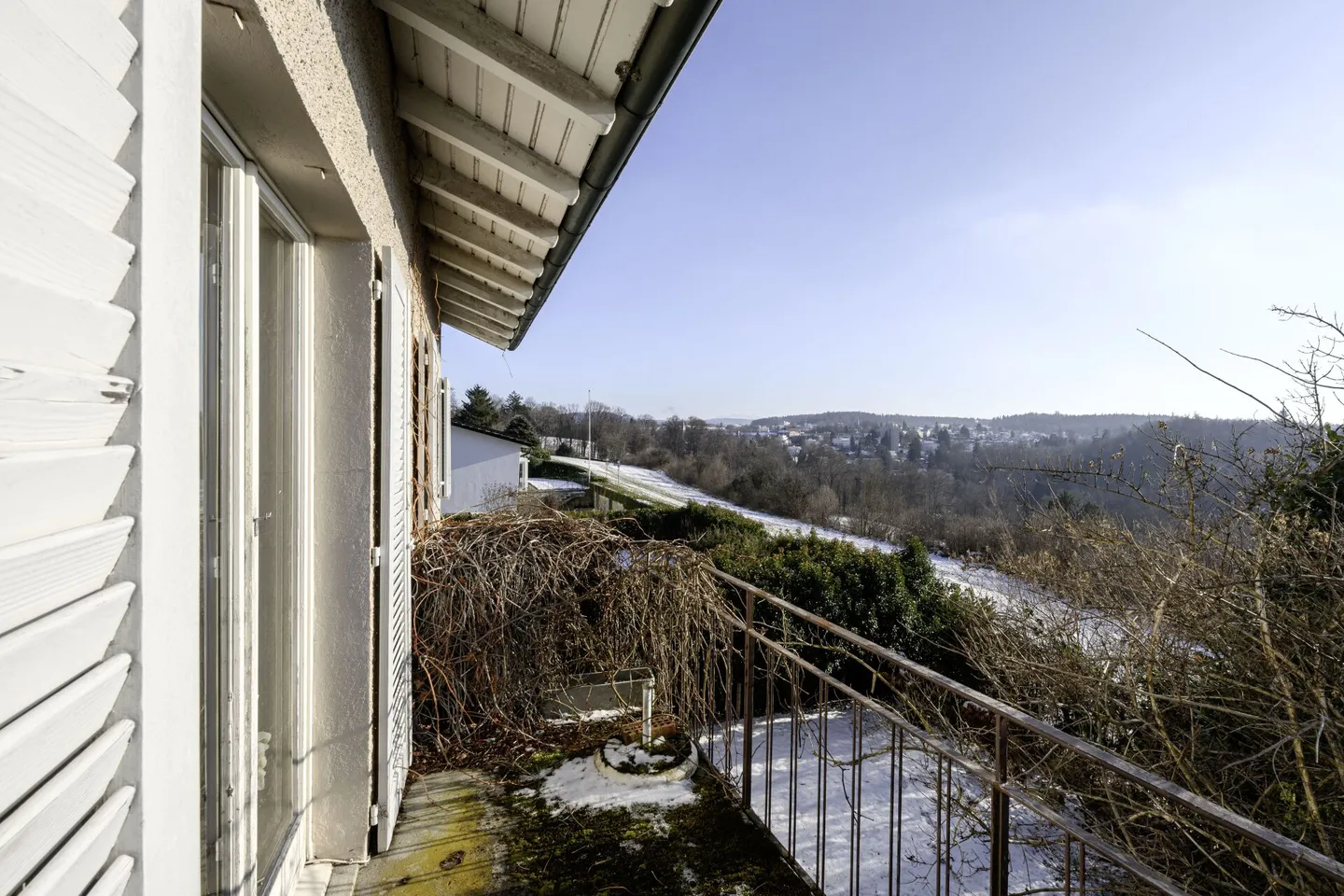 Semi-Detached House with Unobstructed Views of the Alps and Lake Zurich - Photo 10 of 12