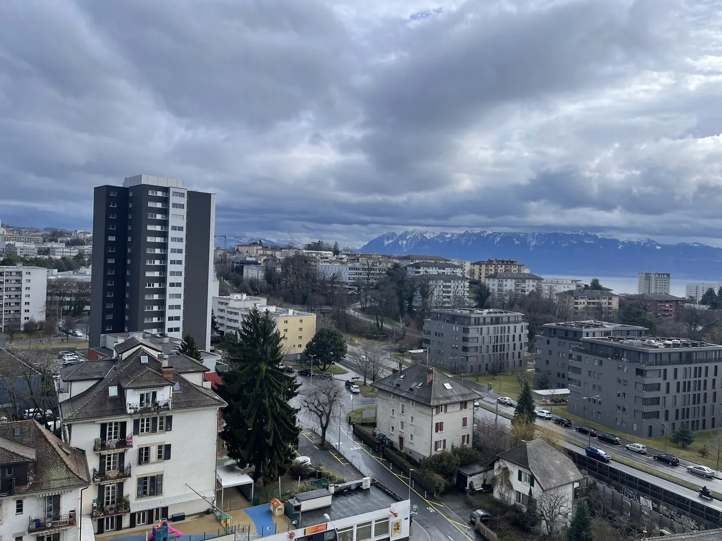 Au centre de Malley ! Rénové avec balcon et splendid vue sur le lac! - Photo 4 sur 4