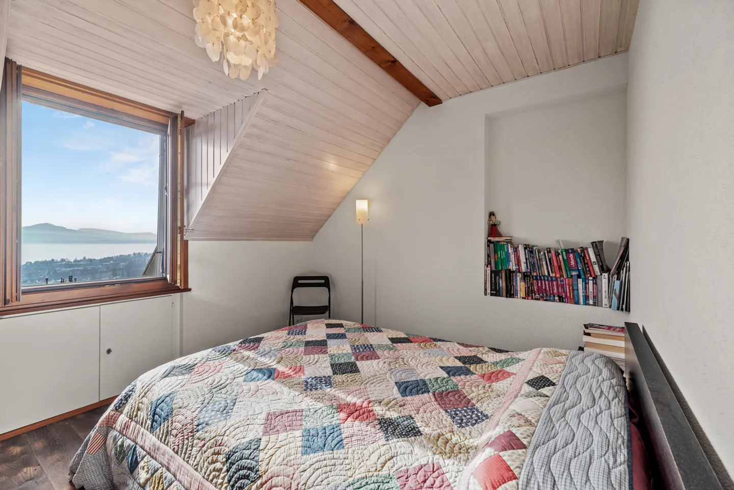 Charming property, panoramic view and swimming pool, in Mont-sur-Rolle - Photo 10 of 12