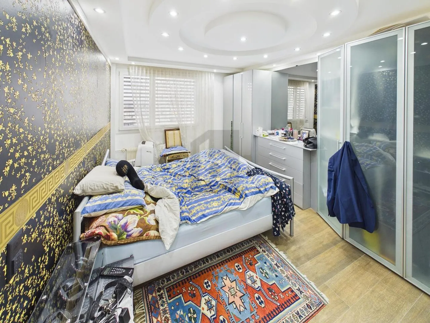 MODERN IN CENTRAL LOCATION - Photo 4 of 6