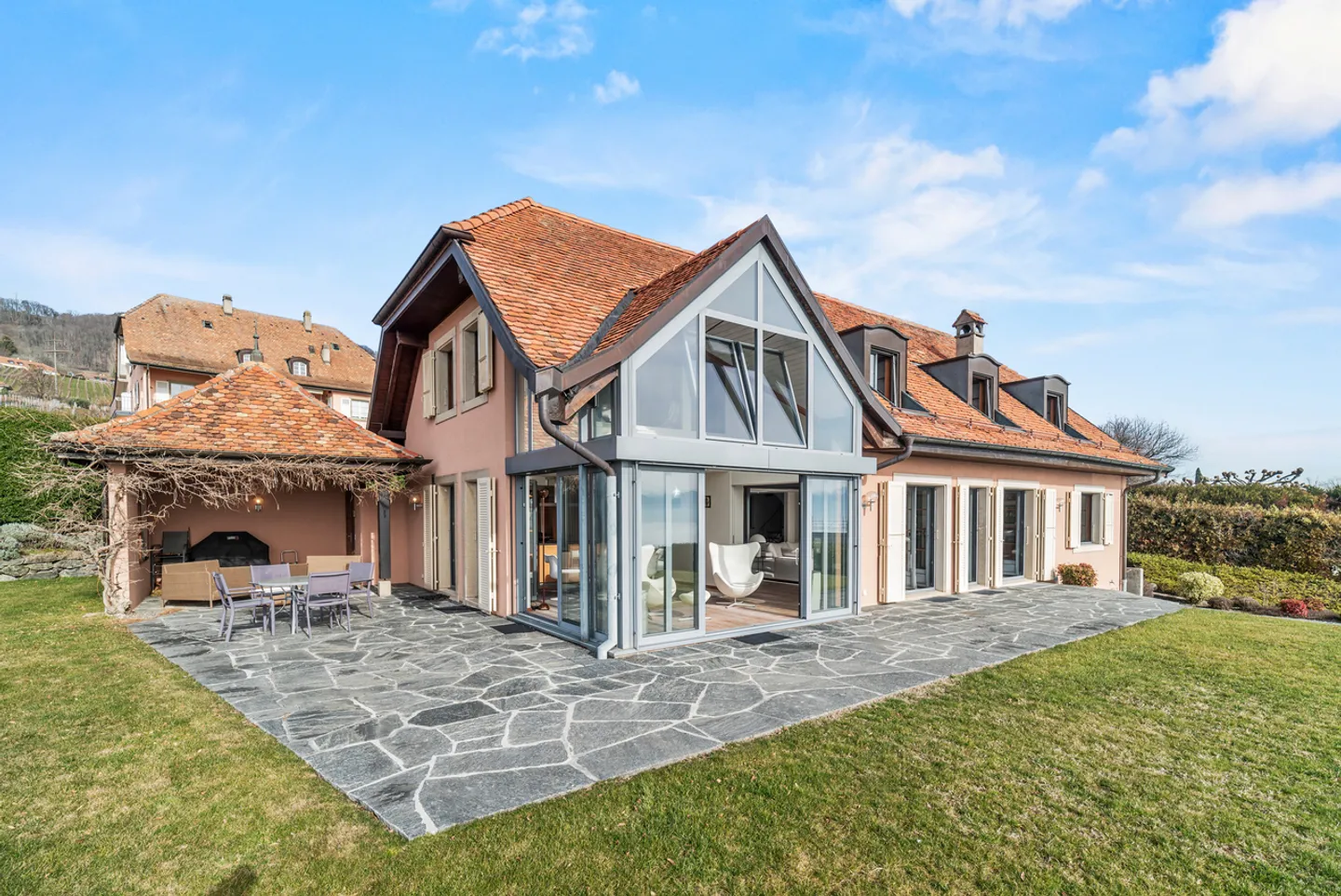 Charming property, panoramic view and swimming pool, in Mont-sur-Rolle - Photo 12 of 12