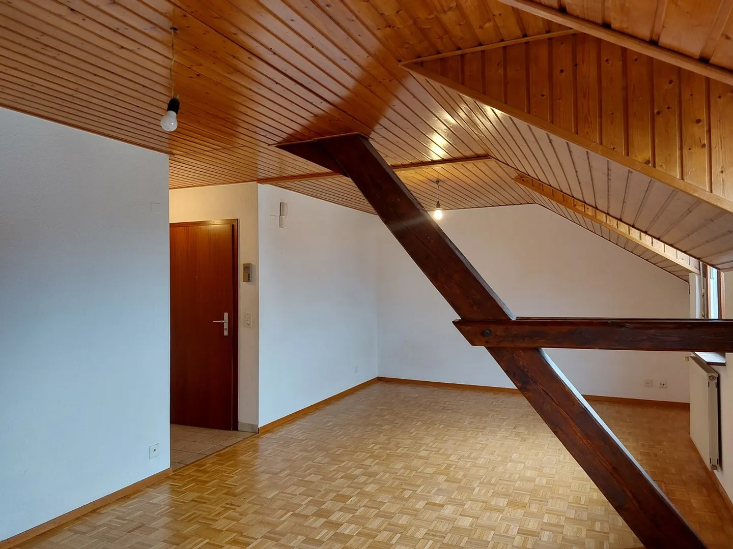 YVERDON 10, 1.5 in the city center with exposed beams - Photo 1 of 6