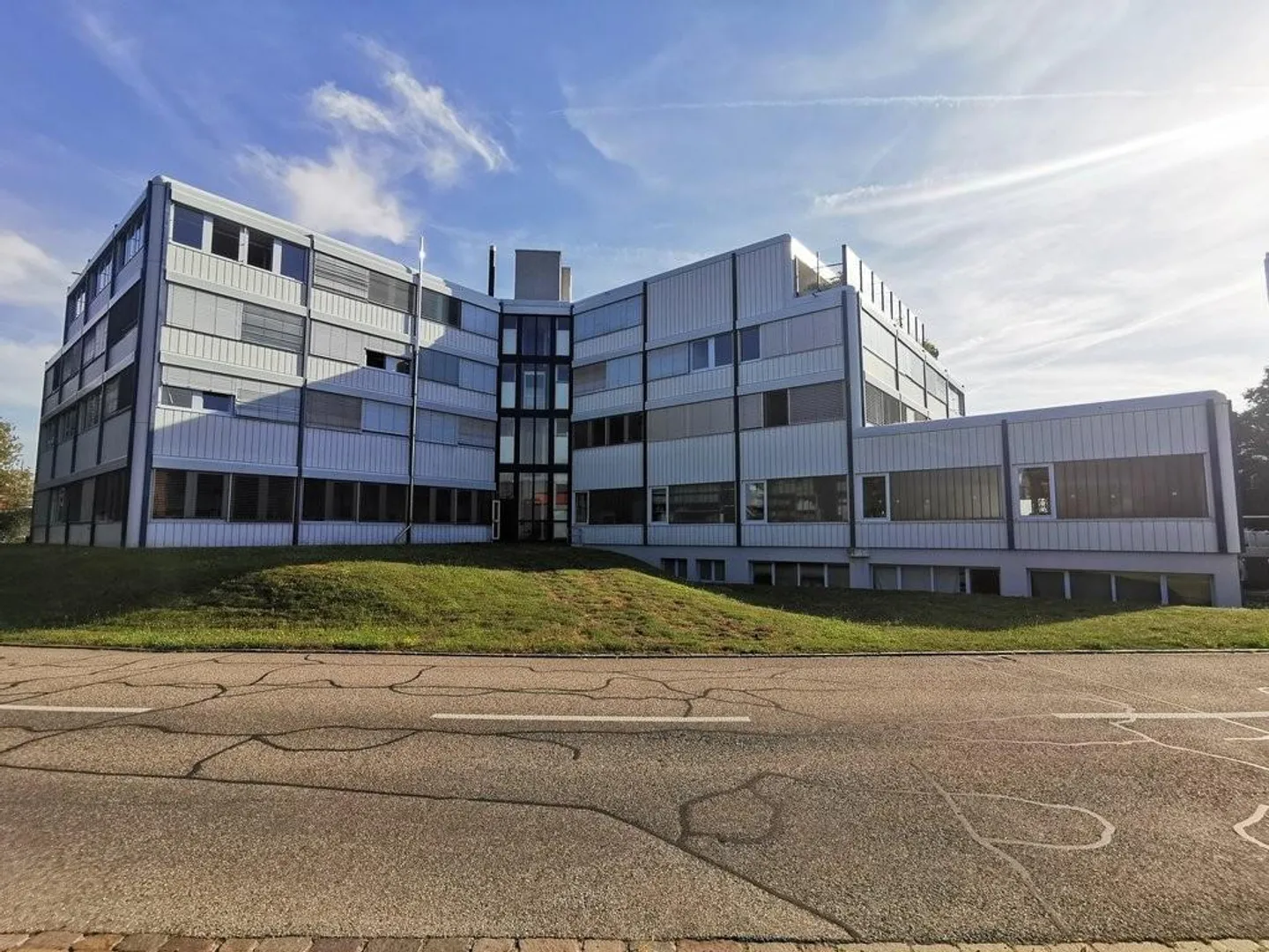 Ausgebautes Büro nahe Aarau - Foto 1 von 4