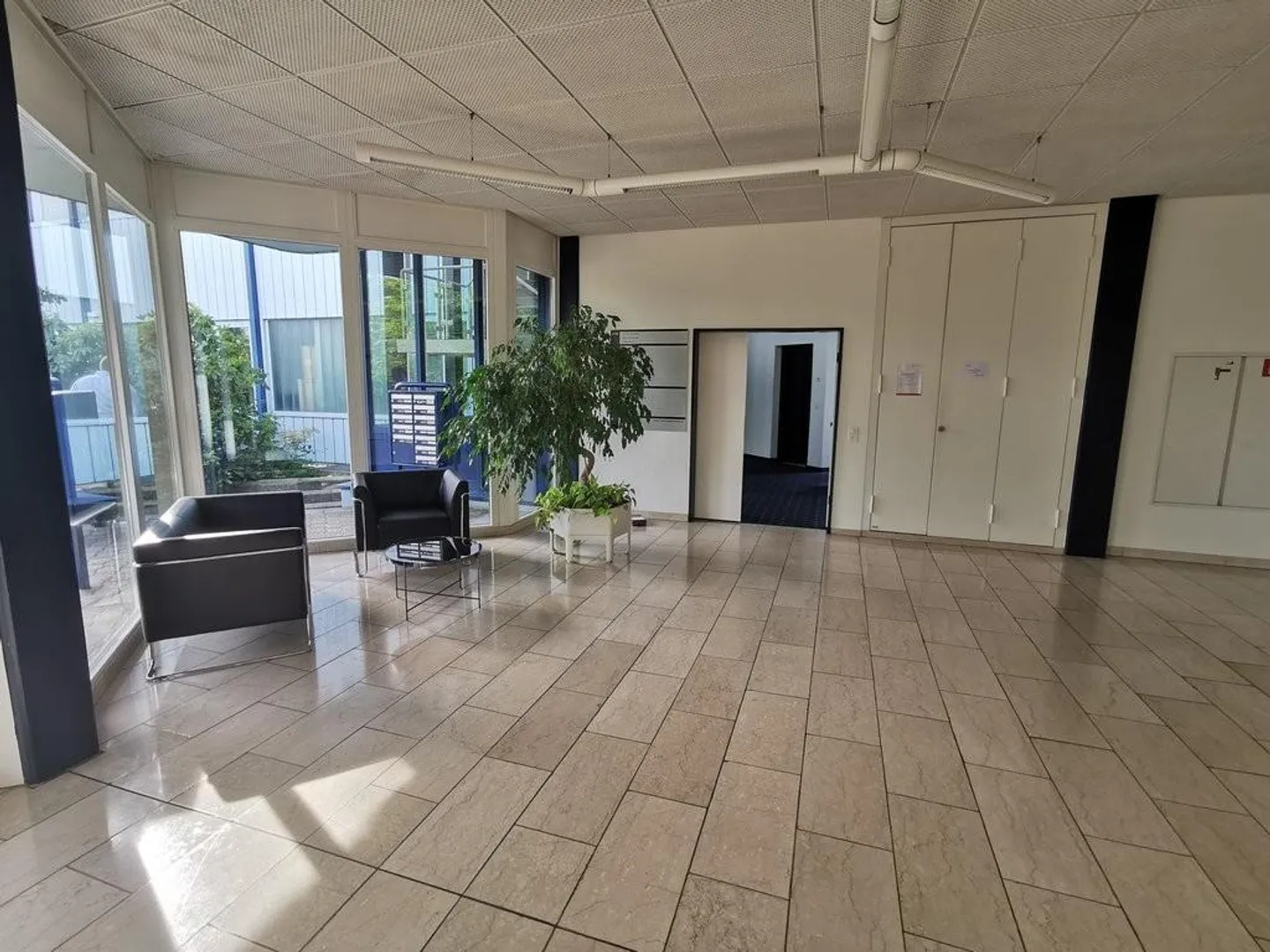 Ausgebautes Büro nahe Aarau - Foto 3 von 4