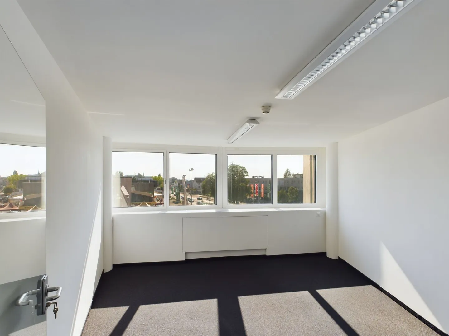 Tour d'affaires / Espaces commerciaux/bureaux haut de gamme - Photo 7 sur 11