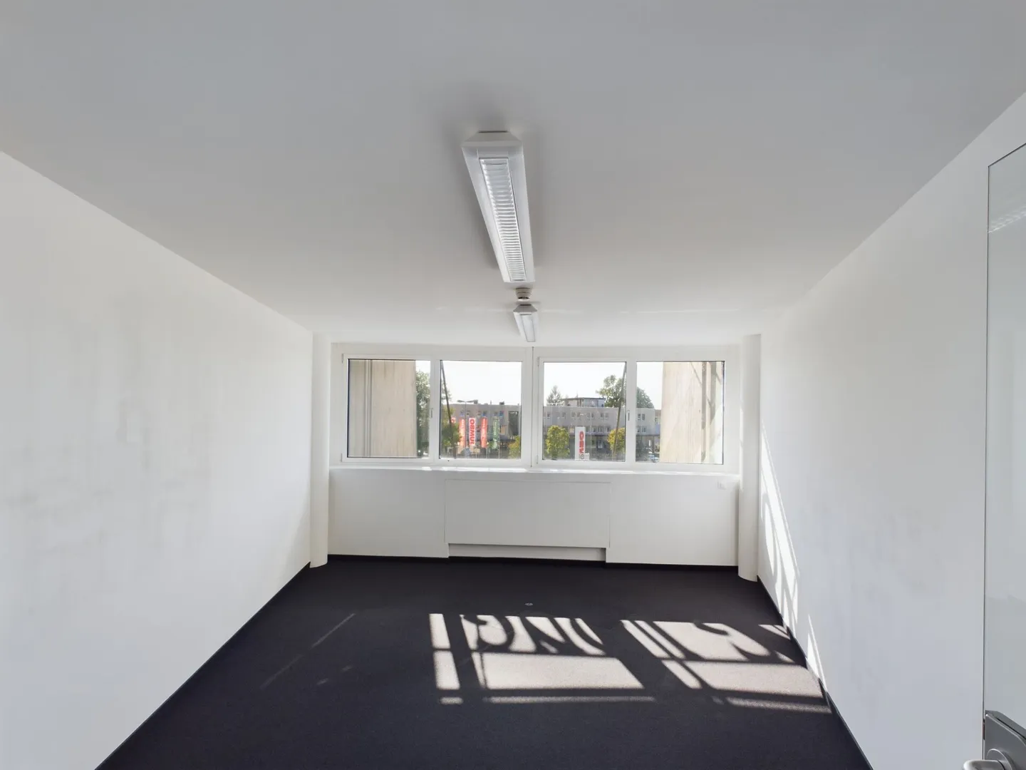 Tour d'affaires / Espaces commerciaux/bureaux haut de gamme - Photo 8 sur 11