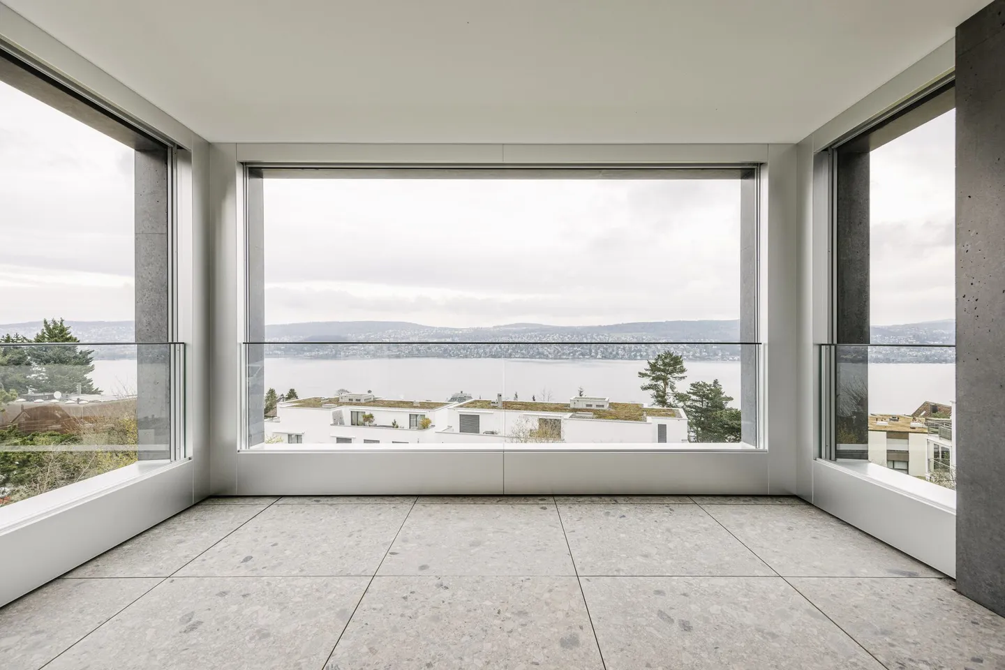 Exklusive 3.5-Zimmerwohnung mit unverbaubarem See- und Bergblick - Foto 3 von 8