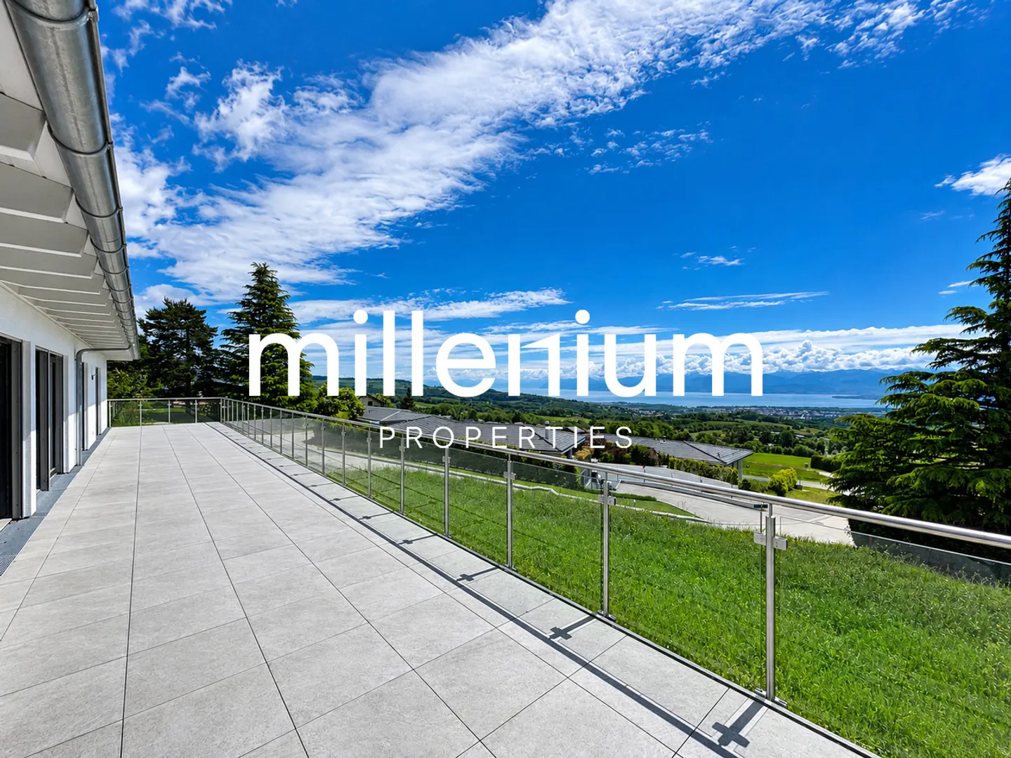 Luxurious villa with a panoramic view of the mountains and lake - Foto 6 von 15