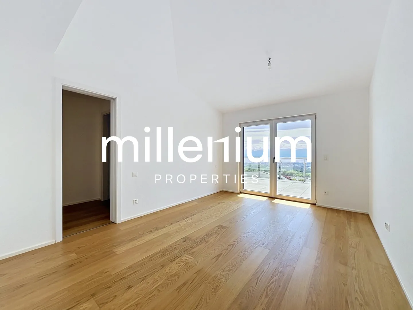 Luxurious villa with a panoramic view of the mountains and lake - Foto 7 von 15