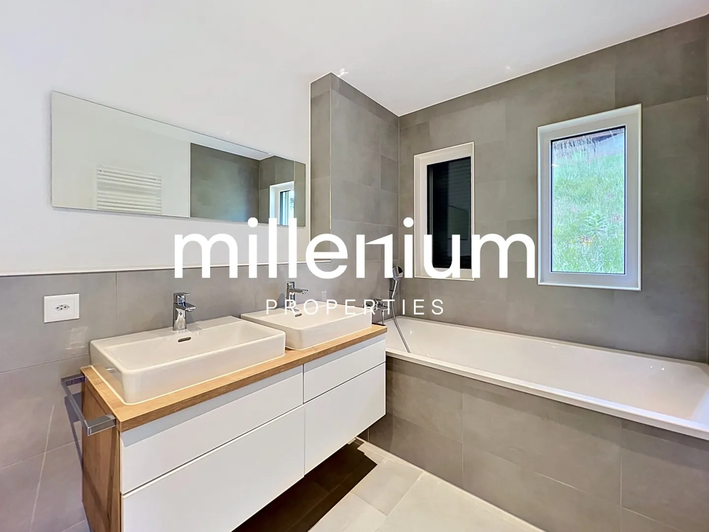 Luxurious villa with a panoramic view of the mountains and lake - Foto 8 von 15