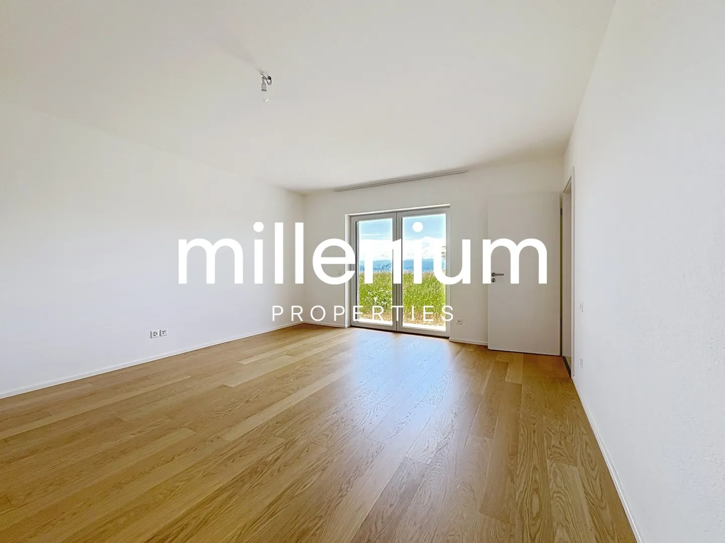 Luxurious villa with a panoramic view of the mountains and lake - Foto 11 von 15