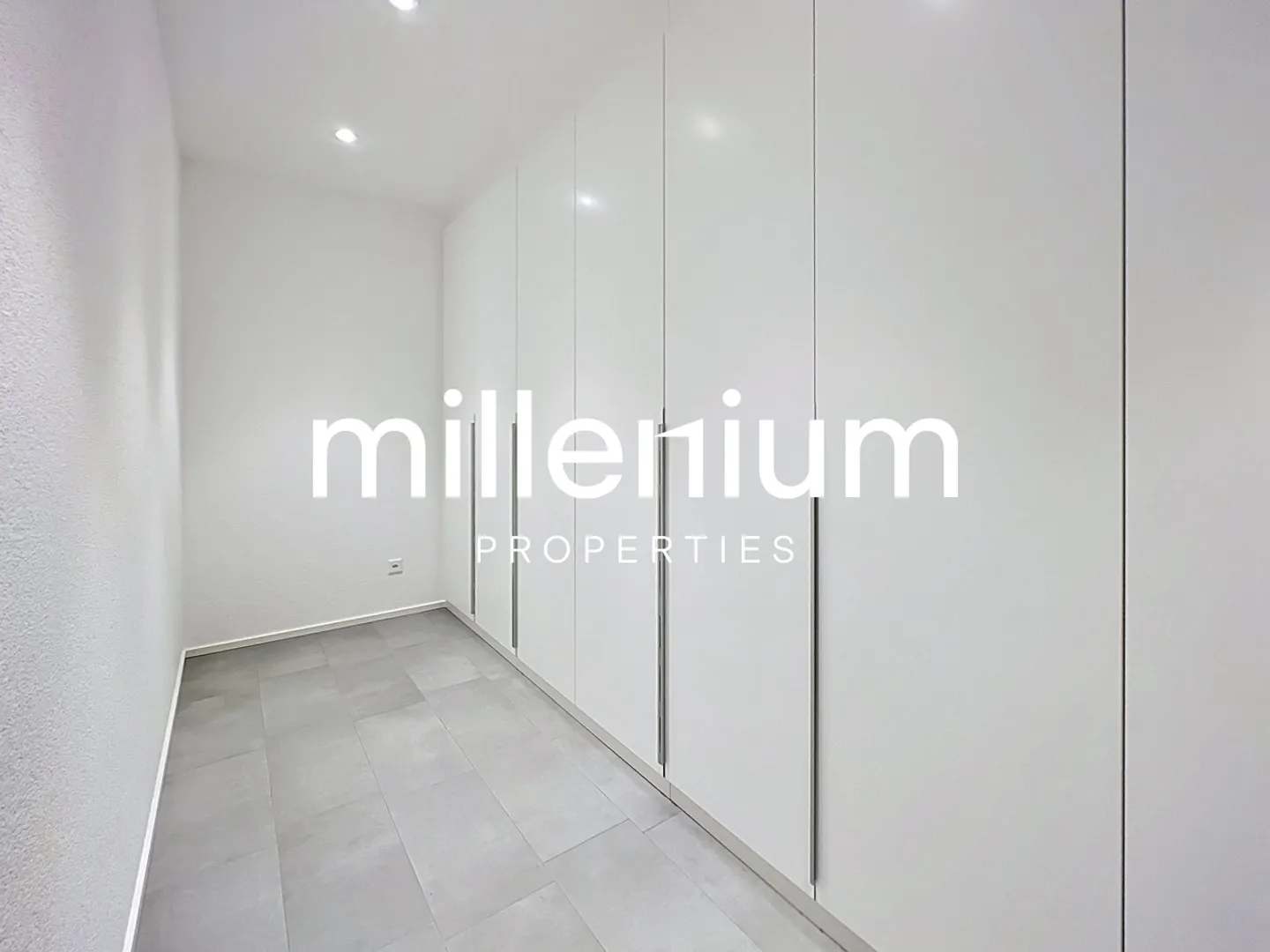 Luxurious villa with a panoramic view of the mountains and lake - Foto 13 von 15