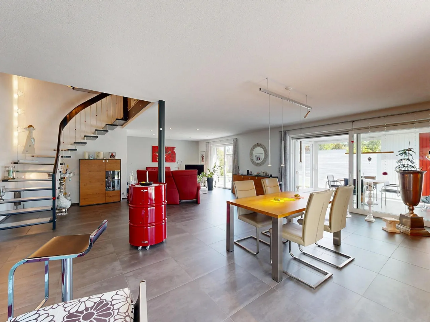 Exclusive 5.5-room single-family house in a quiet location - Photo 2 of 19
