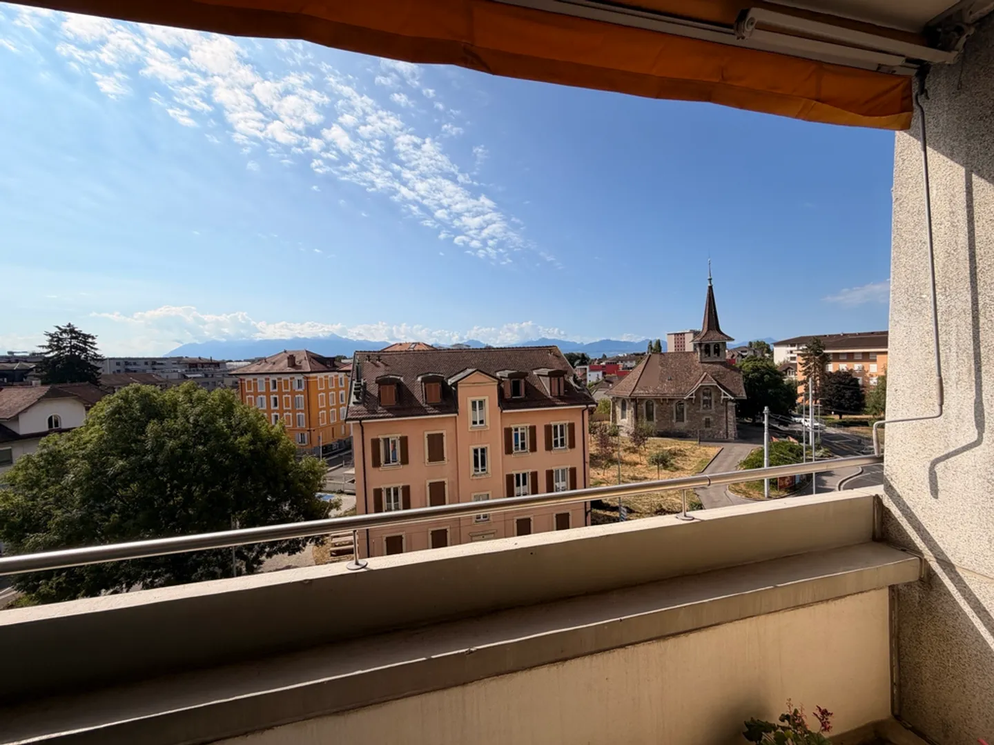 Charming Apartment with Balconies - Photo 2 of 5
