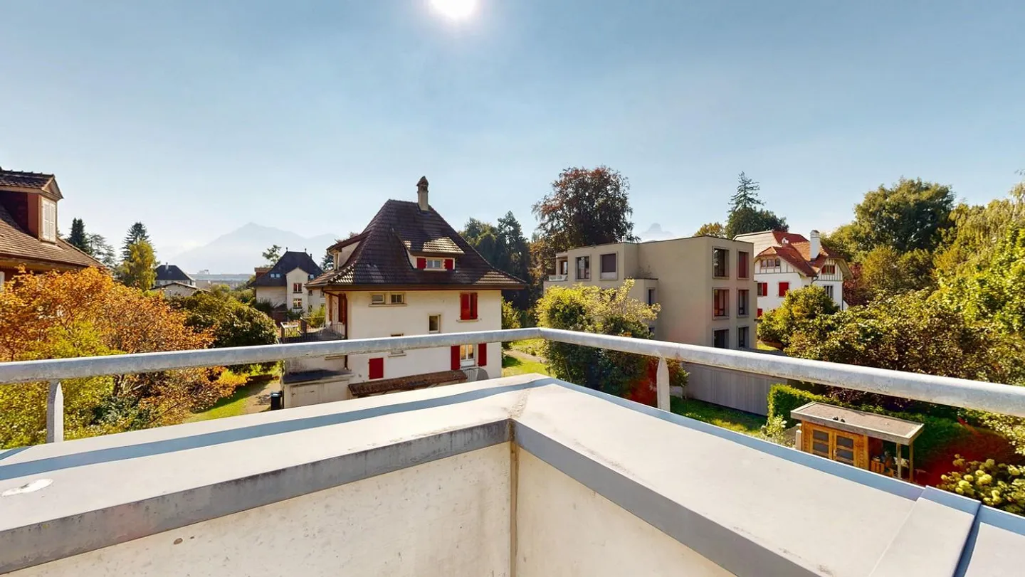 4½ (5 ½) Zimmer-Attika-Wohnung mit Lift in Thun (Seefeld)! - Foto 3 von 13